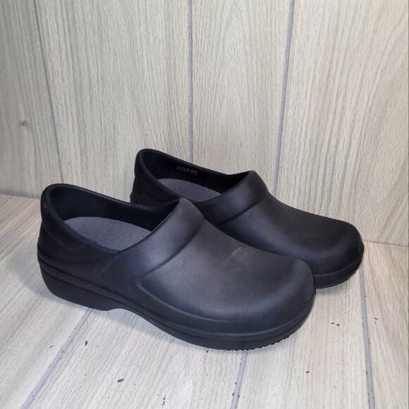 Crocs Women's Neria Pro II Slip Resistant Clogs Black Comfort Work Shoes 8 - Picture 1 of 9